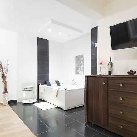 Prima Apartment *
